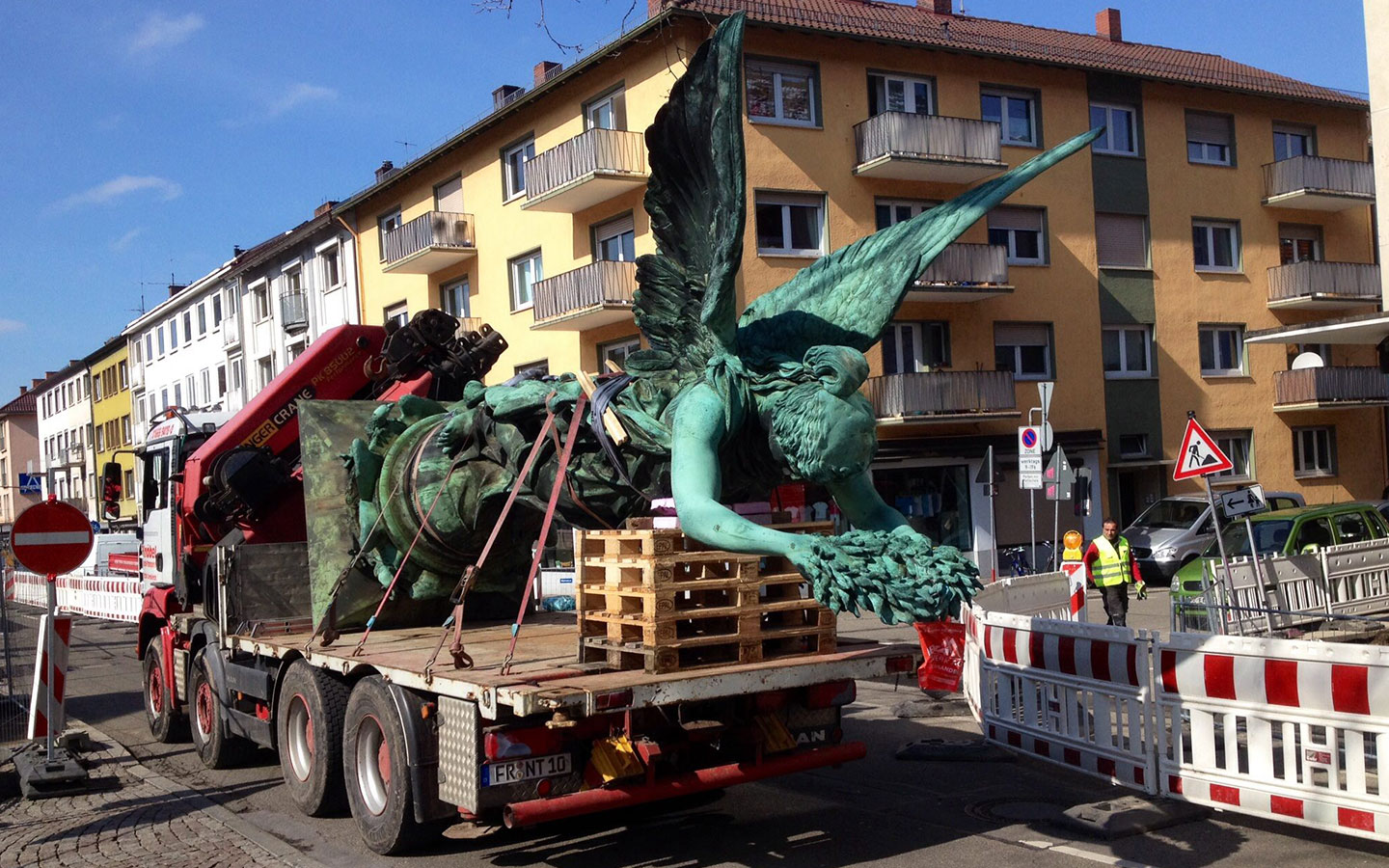 knoebel-spezial-transporte-4-achser-mit-ladekran-und-anhaenger